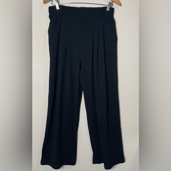 HALARA High Waisted Wide Leg
Waffle Black Pants Size Medium Petite - Picture 4 of 9